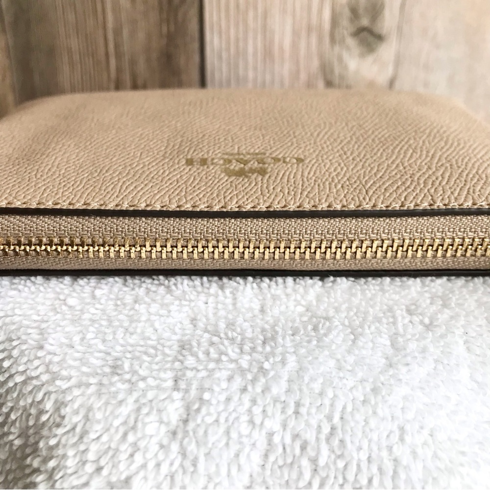 🆕 Coach Corner Zip Wristlet - Picture 5 of 7